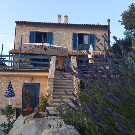 La Casa Dalle Finestre Blu Abbateggio Eksteriør billede