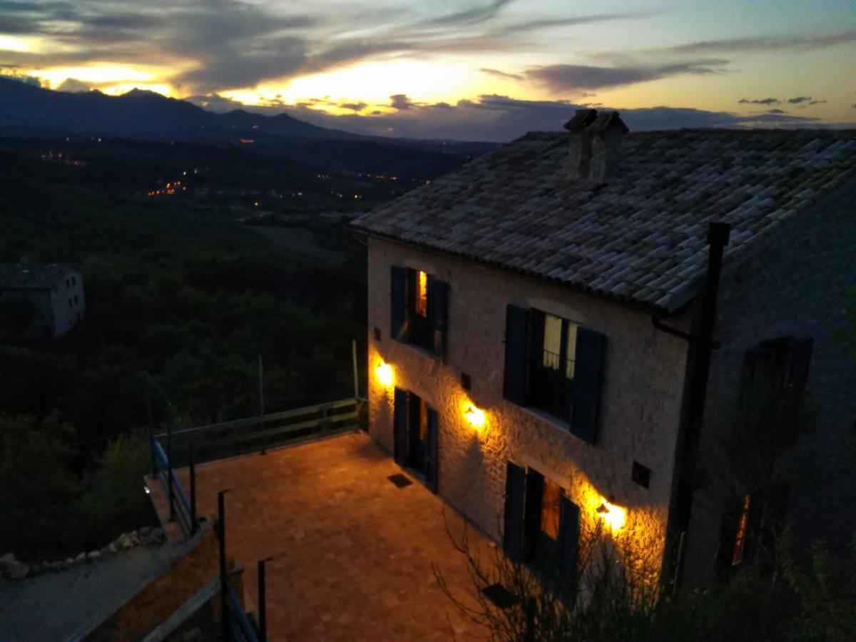 La Casa Dalle Finestre Blu Abbateggio Eksteriør billede