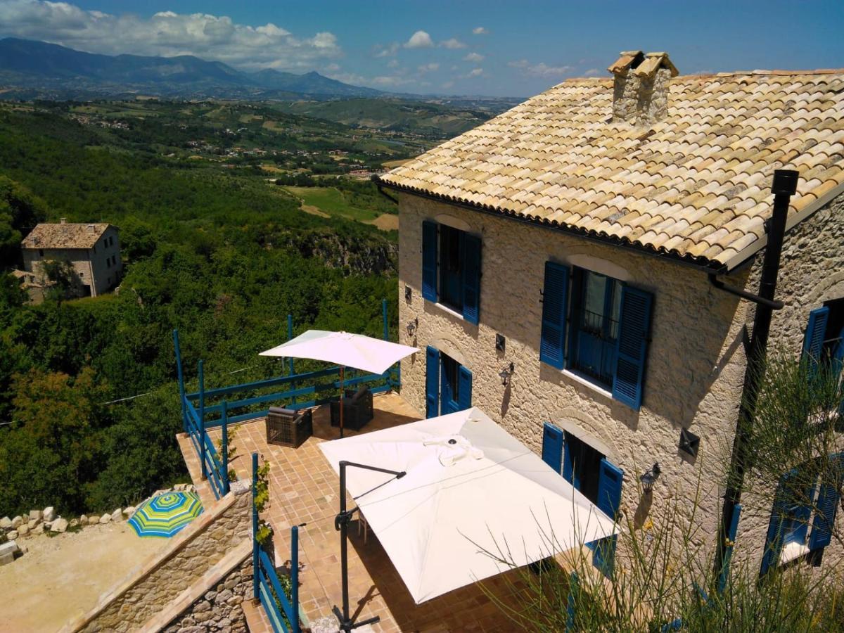 La Casa Dalle Finestre Blu Abbateggio Eksteriør billede