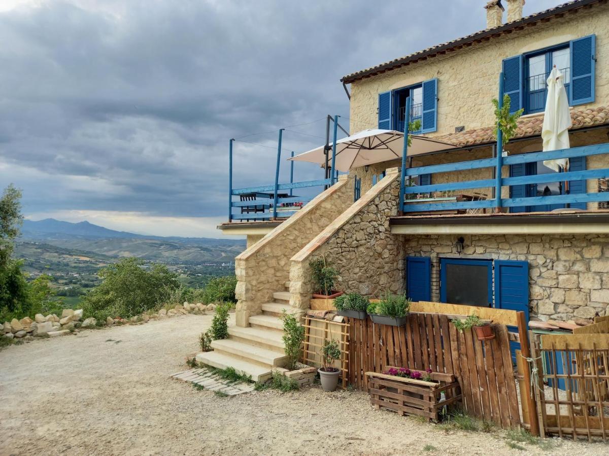 La Casa Dalle Finestre Blu Abbateggio Eksteriør billede