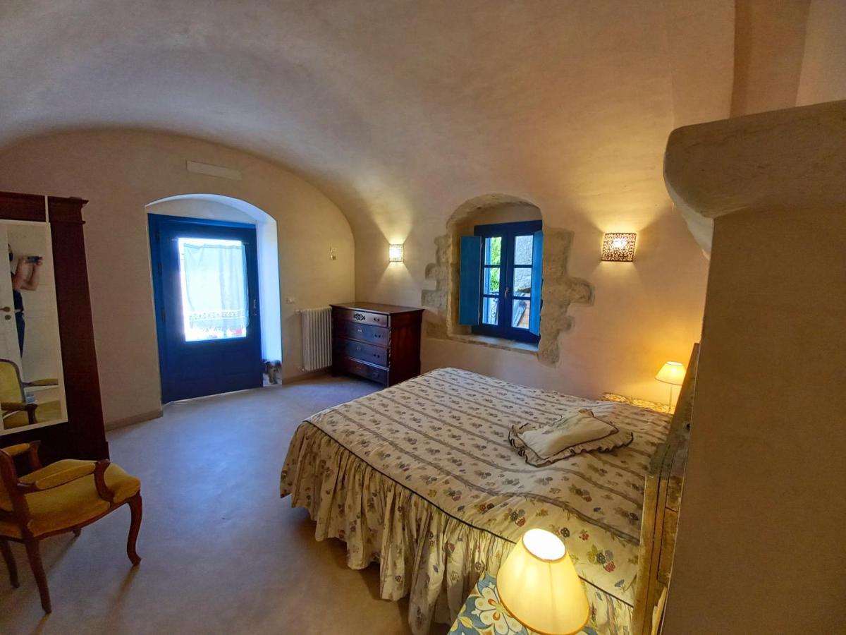 La Casa Dalle Finestre Blu Abbateggio Eksteriør billede