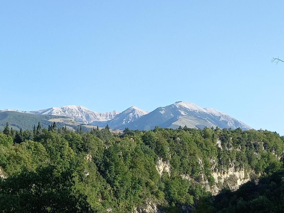 La Casa Dalle Finestre Blu Abbateggio Eksteriør billede