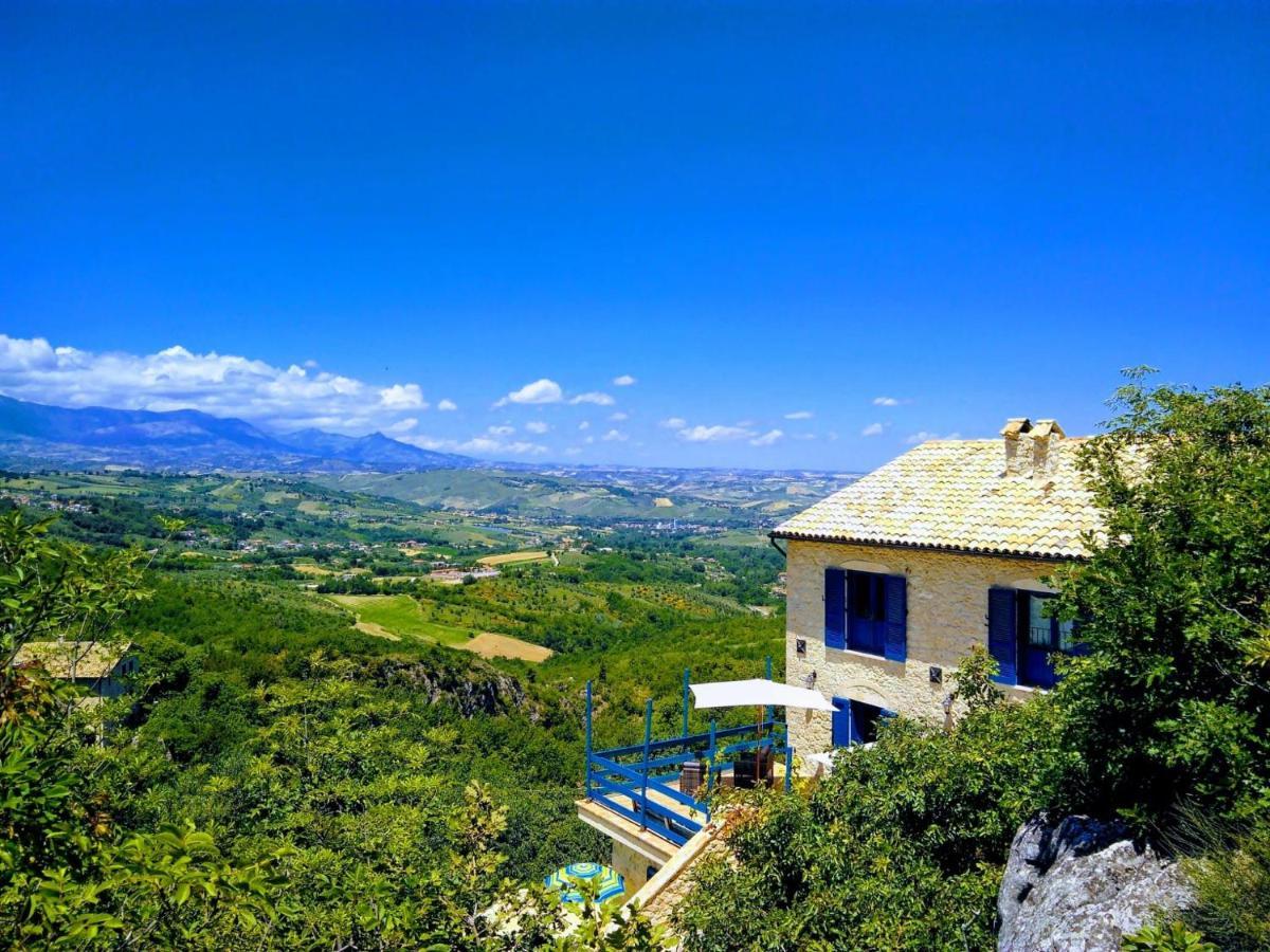 La Casa Dalle Finestre Blu Abbateggio Eksteriør billede