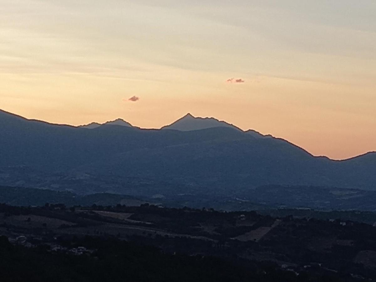 La Casa Dalle Finestre Blu Abbateggio Eksteriør billede