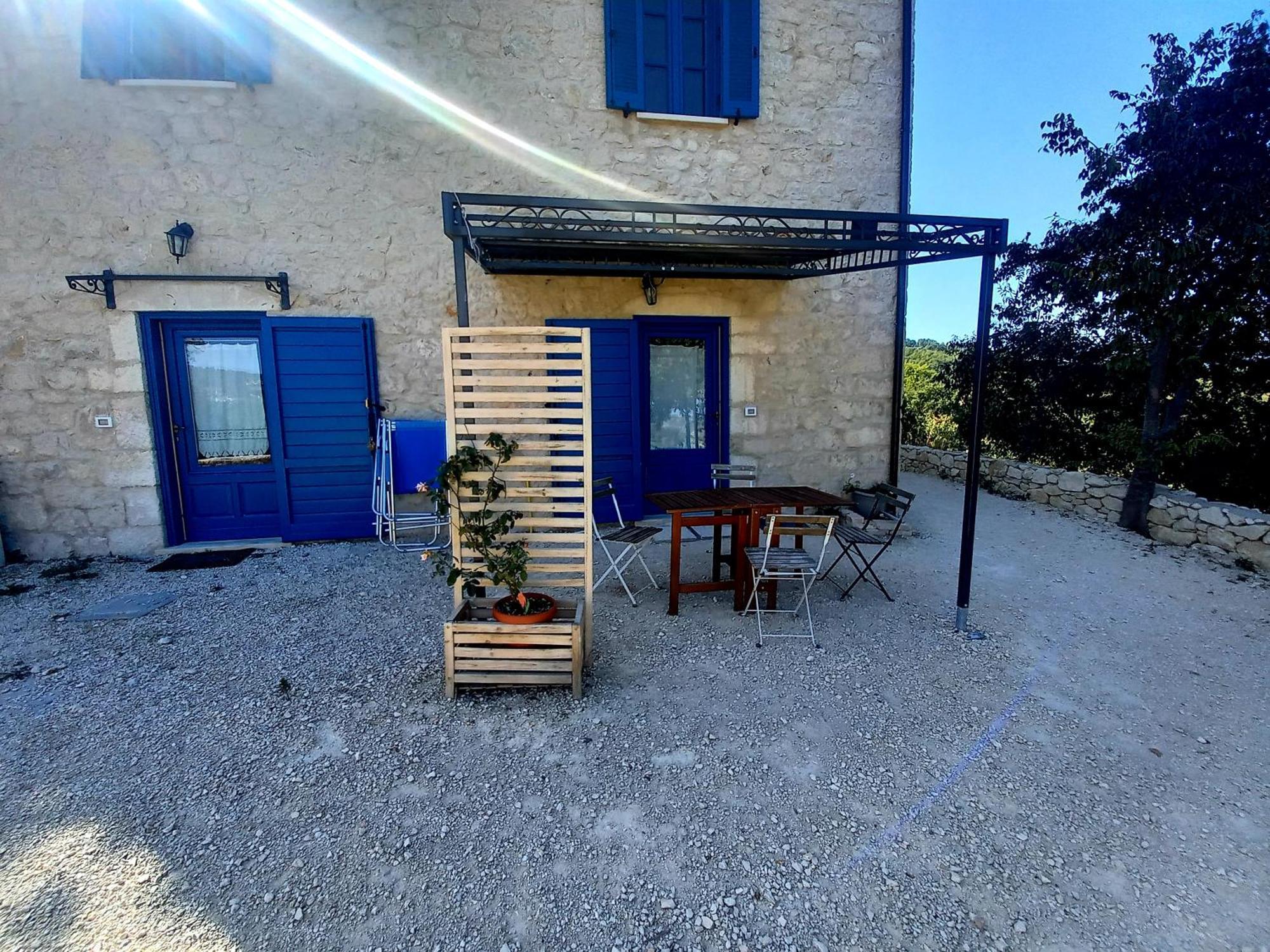 La Casa Dalle Finestre Blu Abbateggio Eksteriør billede
