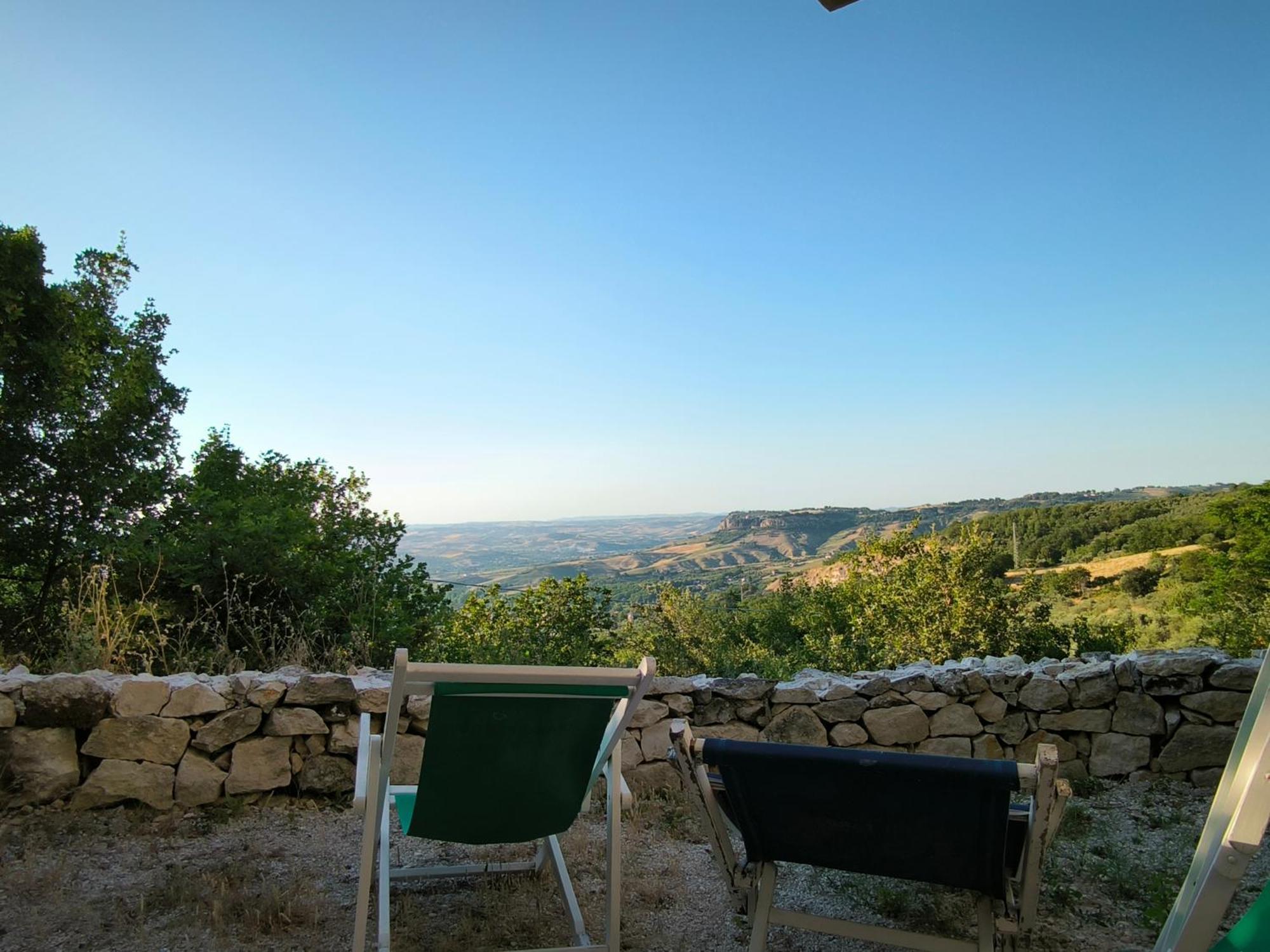 La Casa Dalle Finestre Blu Abbateggio Eksteriør billede