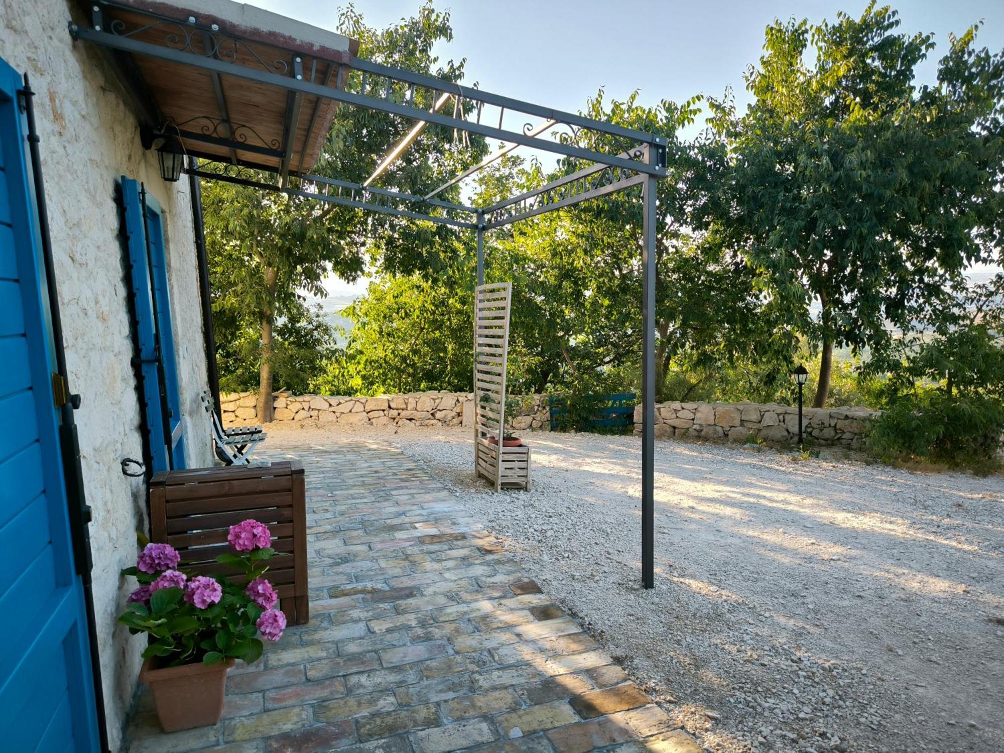 La Casa Dalle Finestre Blu Abbateggio Eksteriør billede