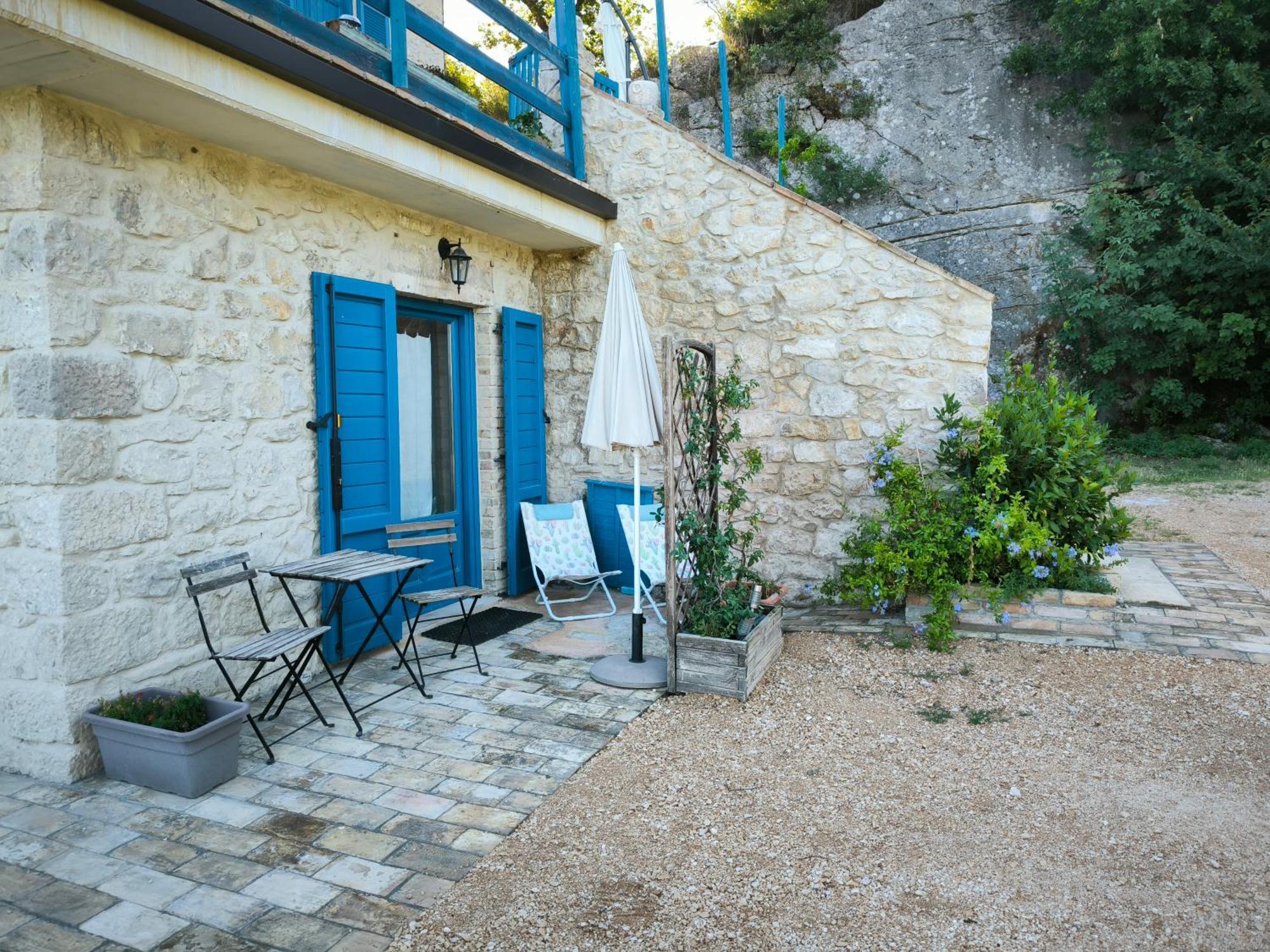 La Casa Dalle Finestre Blu Abbateggio Eksteriør billede